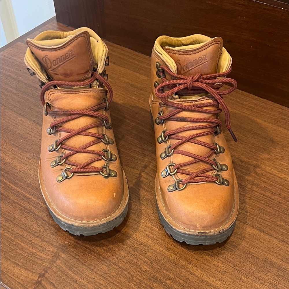 Danner Mountain Pass size 7